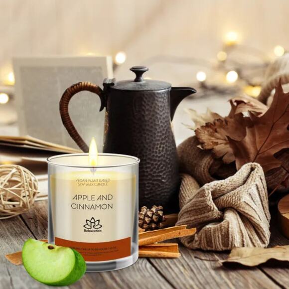 APPLE AND CINNAMON Soy Wax Candle in Glass Jar (10 oz) - Picture 2 of 5